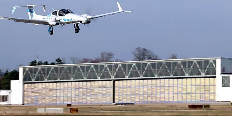 Avión TUM