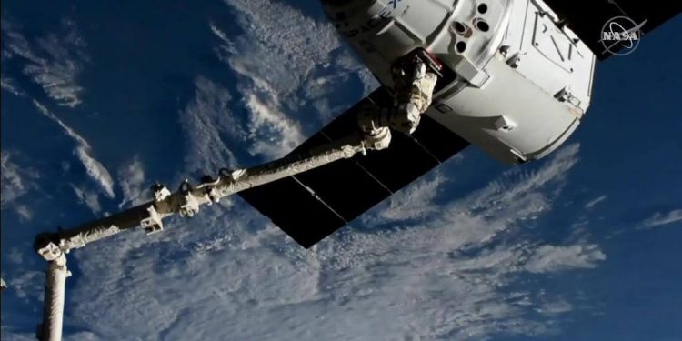 Dragon atrapada por ISS