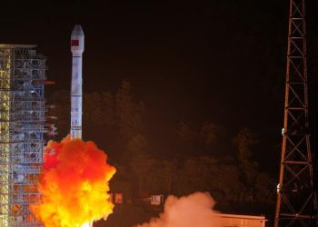 China lanza dos satélites
