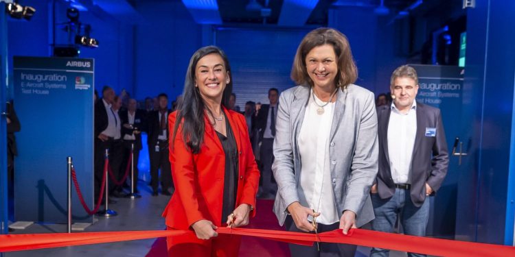 Airbus inaugura una nueva planta
