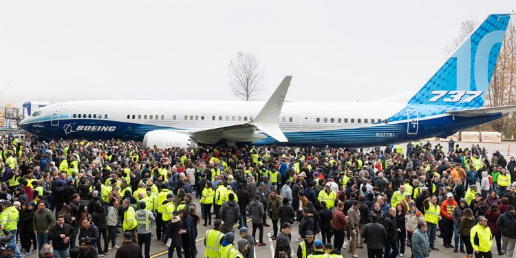 737MAX 10