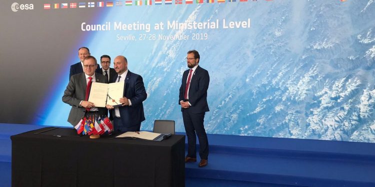 ESA y la Agencia Espacial de Luxemburgo firman un acuerdo