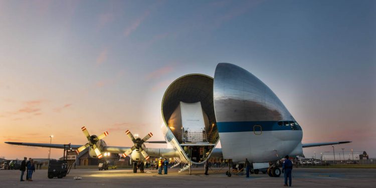 La nave espacial Orion llegó a Ohio a bordo del Super Guppy