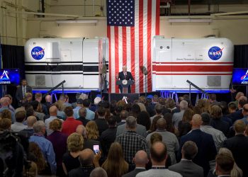 Pence: “La primera mujer que pise la Luna será una astronauta norteamericana”