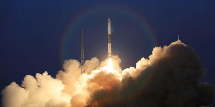 China lanza dos satélites