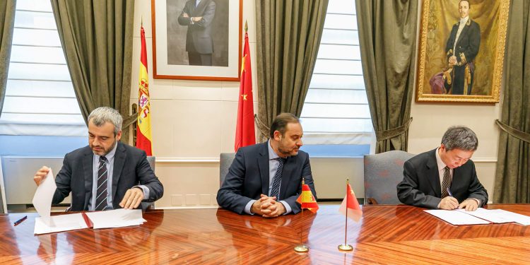 Aena firma acuerdo con Ctrip