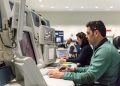 Controlador aéreo de ENAIRE en Centro de Control de Sevilla