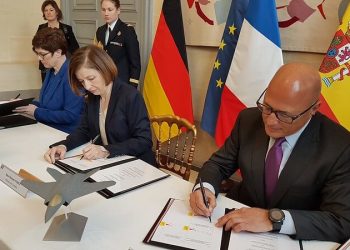 Firma en París de FCAS