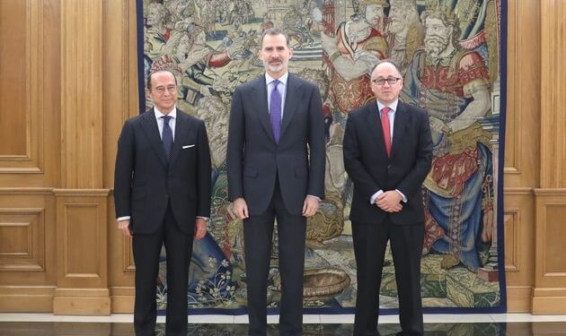 Felipe VI y los representantes de IAG