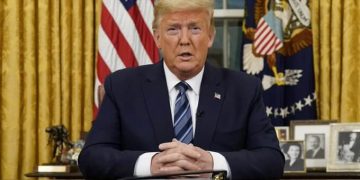 Trump firma una Orden Ejecutiva para fomentar la competencia en la industria espacial comercial.