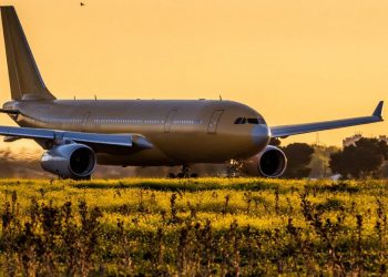 El A330MRTT saliendo de la planta de Airbus en Getafe el pasado jueves.