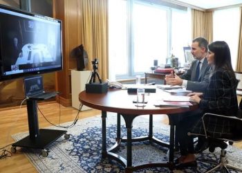 Aena explica a los Reyes cómo reabrirá el tráfico aéreo