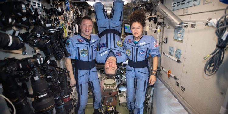 Tres astronautas preparan su regreso a la Tierra desde la ISS