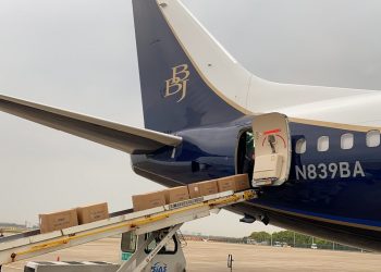 Boeing realiza su primer transporte de equipo sanitario de China a EEUU