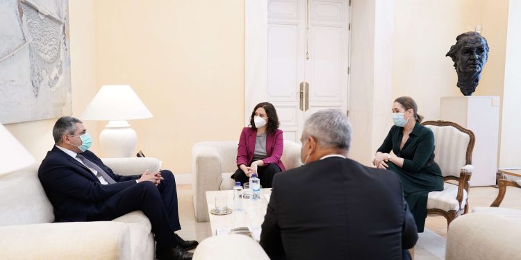 Diaz Ayuso se reúne con la OMT