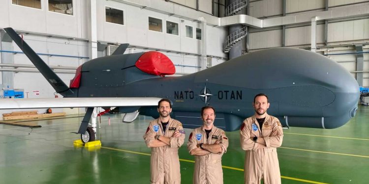 Tres pilotos españoles operarán los Global Hawk de la OTAN