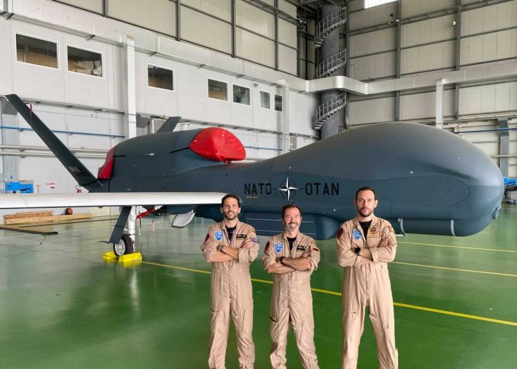 Tres pilotos españoles operarán los Global Hawk de la OTAN