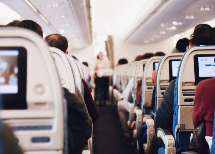 Pasajeros en avión