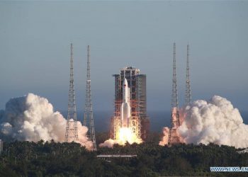 Regresó con éxito la nave espacial tripulable china