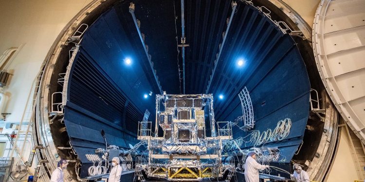 Lockheed Martin completa con éxito las pruebas de vacío térmico del satélite de defensa antimisiles más avanzado del mundo