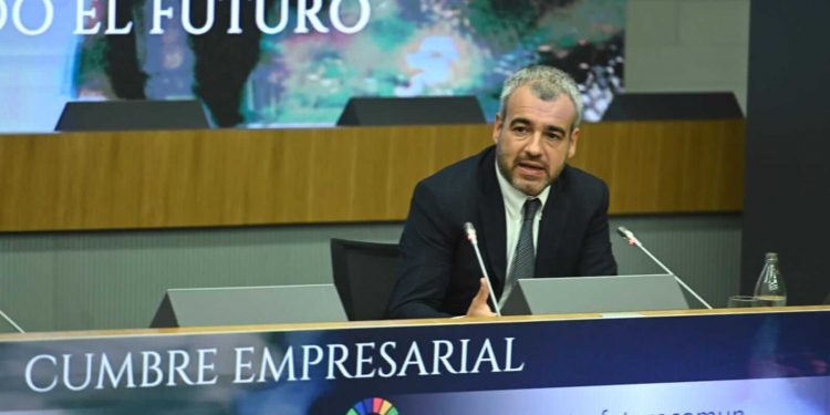 Maurici Lucena en la CEOE