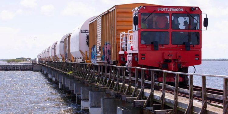 Los refuerzos de cohetes de la primera misión lunar Artemisa de la Nasa llegaron al puerto espacial