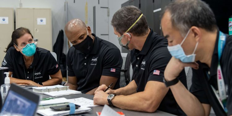 Nasa y Spacex preparan el lanzamiento de cuatro astronautas a la ISS en la nave Crew Dragon