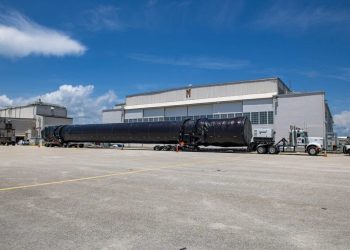 El cohete Falcon 9 para la misión SpaceX Crew-1 de la Nasa llega a Florida