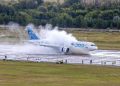 La rusa Irkut prueba que su avión MC-21-300 puede operar con agua en pista