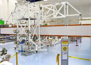 La antena de radar Sentinel-1C extiende sus alas por primera vez