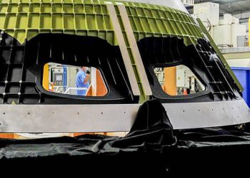 Panel con ventanas de la nave Orion para la misión lunar Artemisa