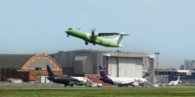 ATR prueba el primer avión de carga regional construido con este propósito