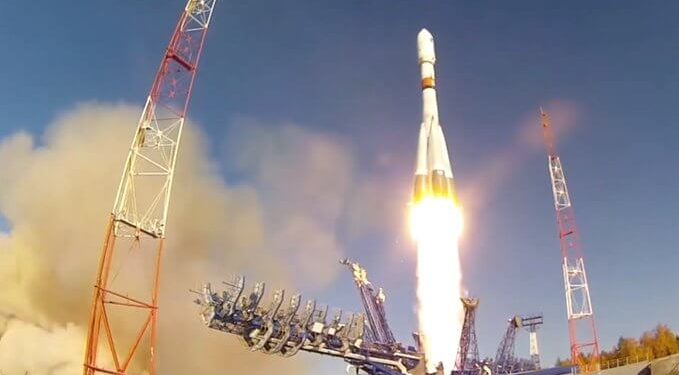 Rusia lanzó tres satélites a bordo del cohete Soyuz-2 desde el cosmódromo de Plesetsk