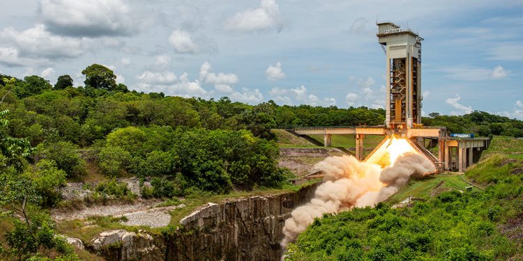 Éxito en el último encendido en caliente del motor P120C para Ariane 6