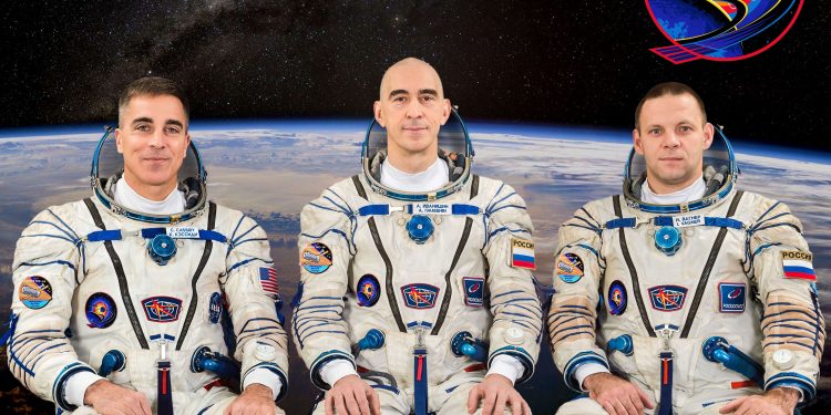 Regresan a la Tierra desde la ISS los tres astronautas de la Expedición 63