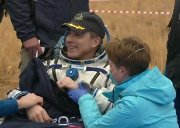 Aterrizan en Kazajstán tres astronautas procedentes de la ISS