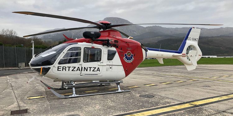 Formación Pilotos Helicopteros de la Policia vasca