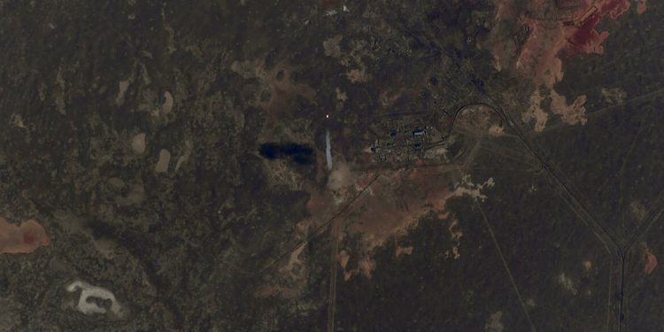 Vuelo de la nave Soyuz MS-17 vista desde la ISS