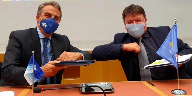 La OMM y la IATA acuerdan mejorar la información meteorológica de las aeronaves