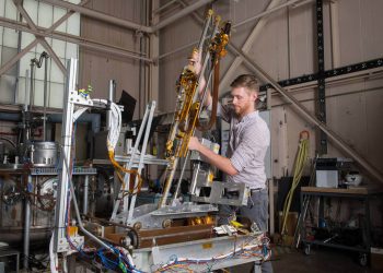 La Nasa contrata a Intuitive Machines para llevar a la Luna un taladro con un espectrómetro de masas