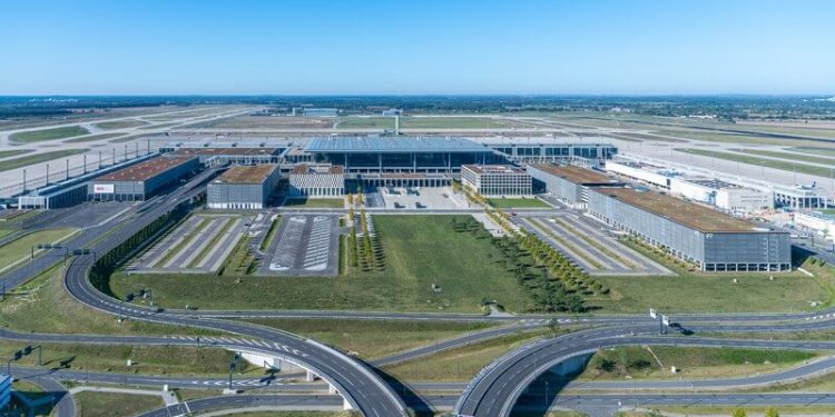 BER, el nuevo aeropuerto de Berlín, por fin, fue inaugurado