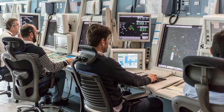 Controladores aéreos de ENAIRE en la aproximación de Málaga