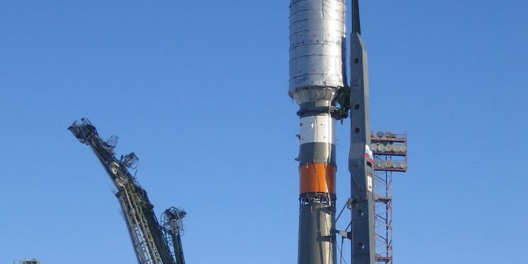 Hallan un defecto en el cohete Soyuz-ST-A antes del lanzamiento del satélite Falcon-Eye-2 de los EAU