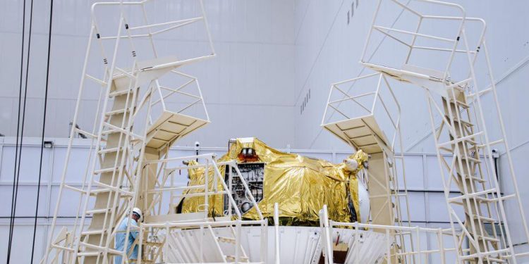 Comenzó en Vostochny el abastecimiento del Soyuz-2.1b que pondrá en órbita 36 satélites de OneWeb