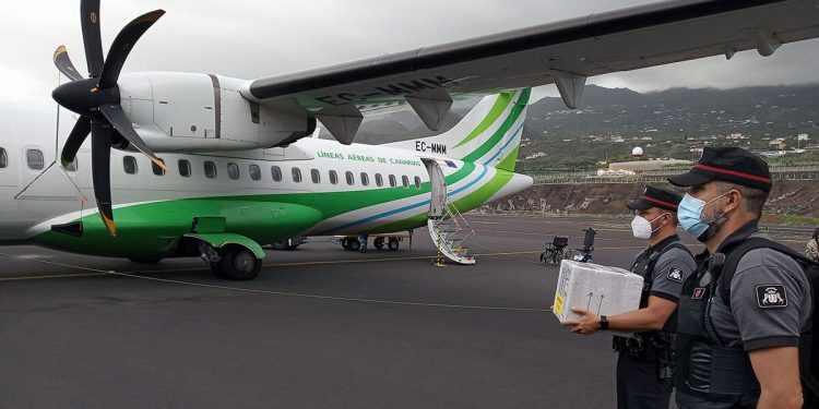 Binter y el Gobierno de Canarias diseñan un protocolo para el transporte de vacunas