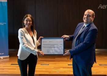 Pablo Ceriani, presidente de Aerolíneas Argentinas, y Paola Tamburelli, titular de la Administración Nacional de Aviación Civil (ANAC).