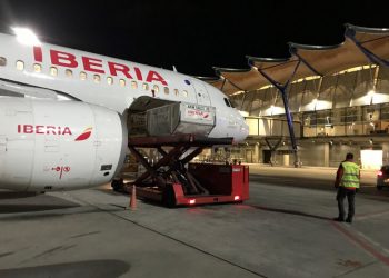 Iberia trae a España las primeras vacunas en vuelos regulares
