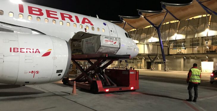Iberia trae a España las primeras vacunas en vuelos regulares