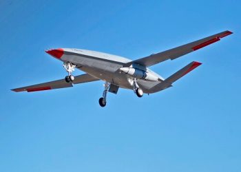 El MQ-25 autónomo de Boeing completó su primer vuelo de prueba con un ARS de reabastecimiento