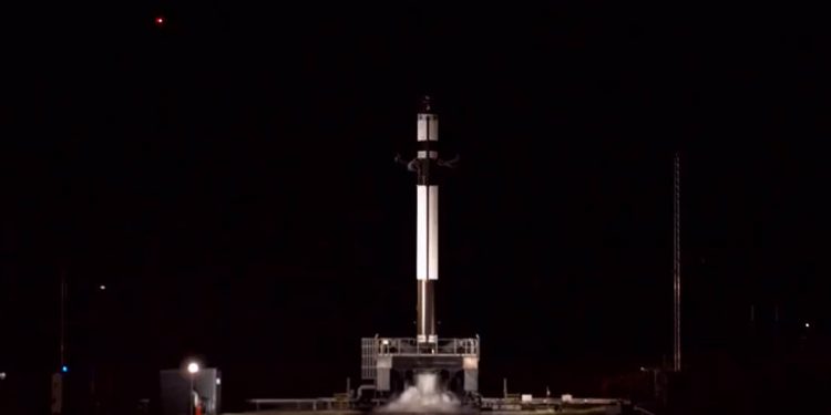 Rocket Lab lanzó el satélite "StriX-α" para la firma japonesa Synspective